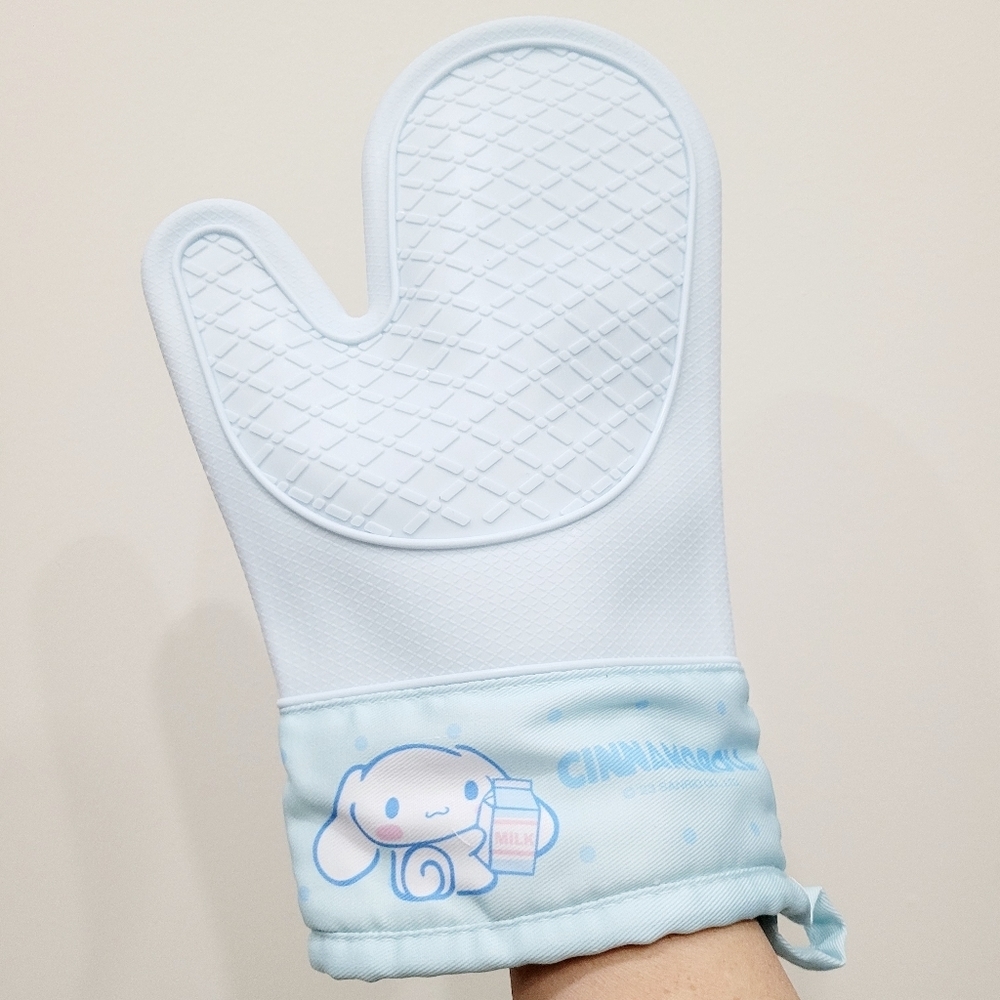 Brand New Sanrio Cinnamoroll Silicone Oven Mitt Glove Blue